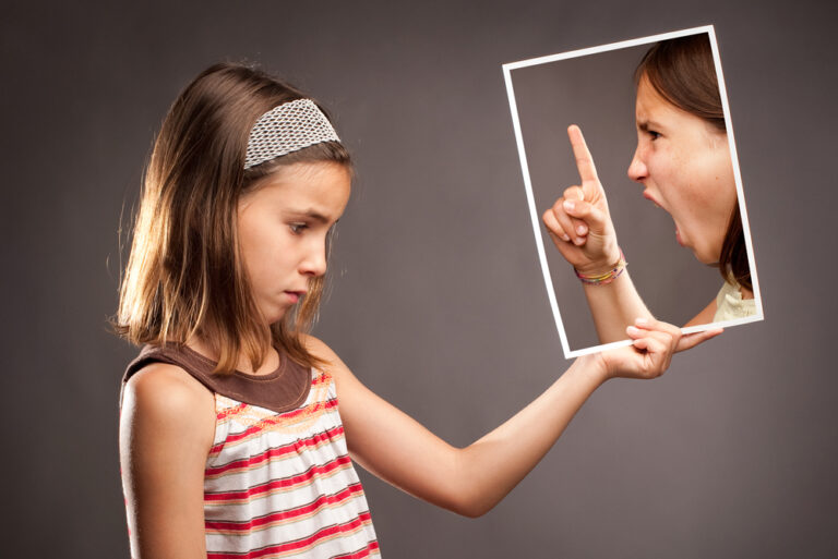 Заниженная самооценка у ребенка: причины и как исправить ситуацию?