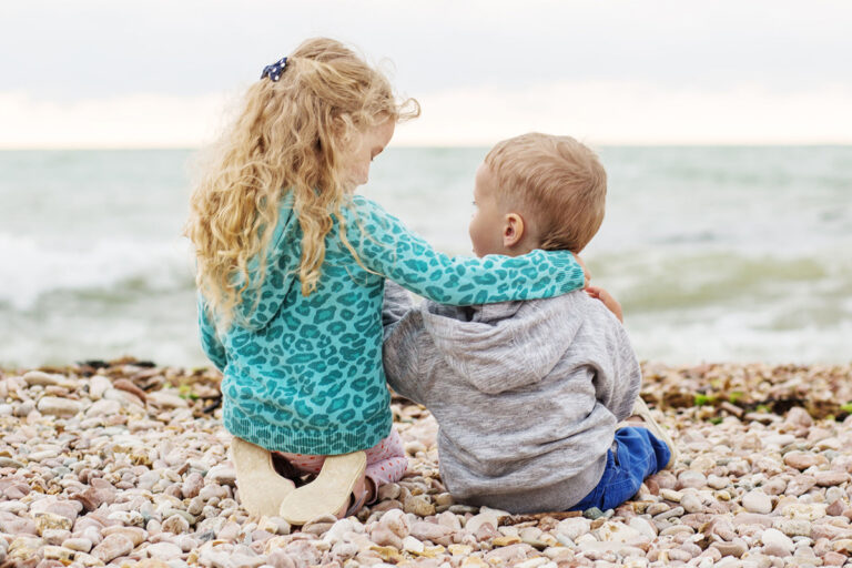 Как построить в семье хорошие отношения между детьми разного возраста?