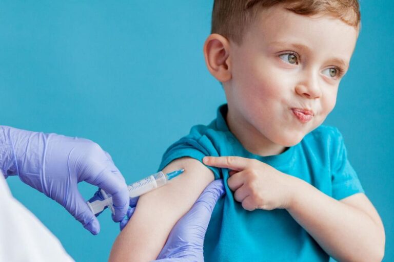 Прививки для детей: важность и рекомендации
